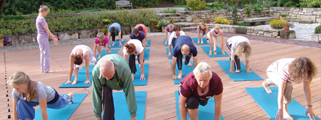 Yoga auf der Terrasse